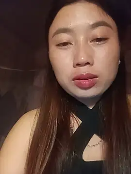 trieuhoaly live cam on StripChat