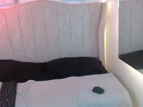 Kiara_Secret69 live cam on StripChat