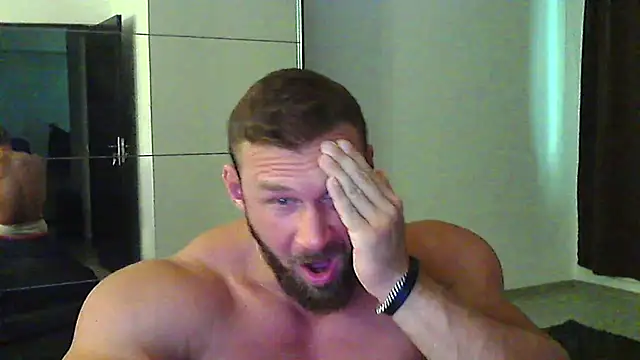 muscularkevin live sex cam