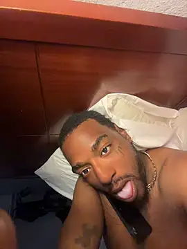 N1NALucci live sex cam