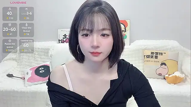 Lucy-8 live sex cam