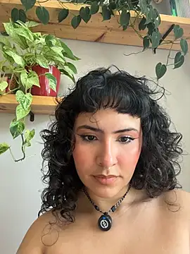 SugarTroubl33 live sex cam
