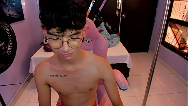 LiamHeatx live sex cam
