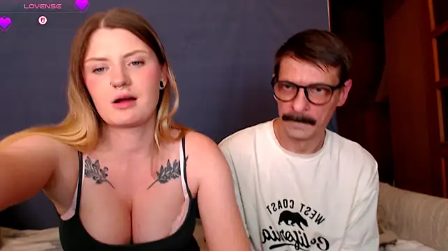CozyCurves live sex cam