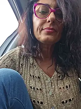 ni_de_nuwang56 (F mature) - Boobs in parking