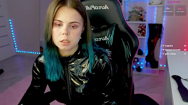 QueenAliceX live cam on StripChat