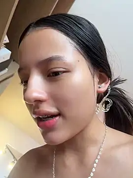 Sofia18_pinkk live sex cam