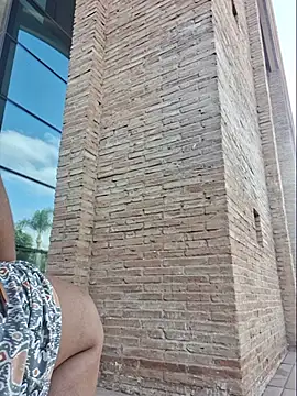 Sarah-slutwife live cam on StripChat