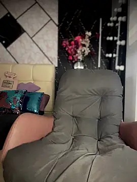 EvelinaGrey live cam on StripChat