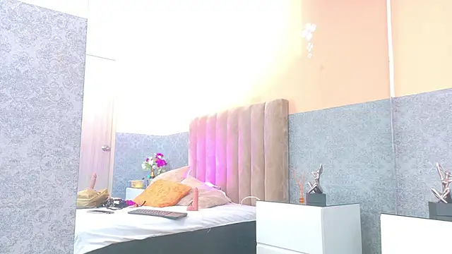 scarlet_pielcanela live cam on StripChat