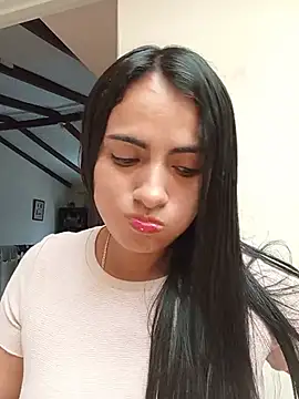 DaniellaGiraldo live cam on StripChat