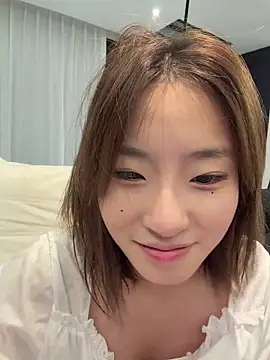 Uugirl00 live cam on StripChat