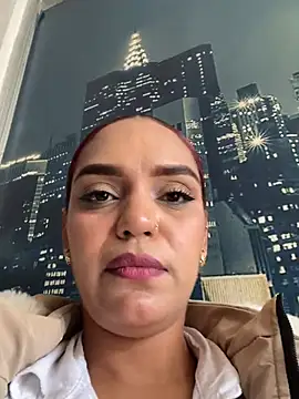 Sara-77 live sex cam