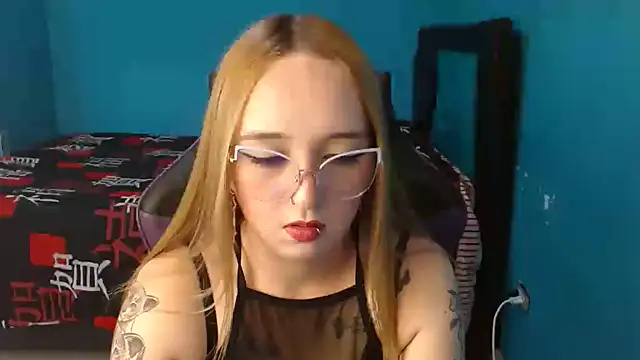 Liaroberts1 live cam on StripChat