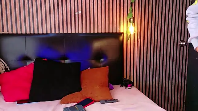 heyy_noah11 live cam on StripChat