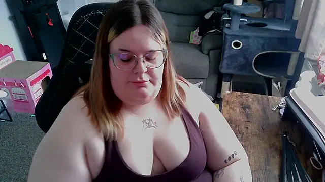 BBW-QUEENIE live cam on StripChat