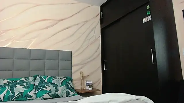 mike_rolly_hot live cam on StripChat