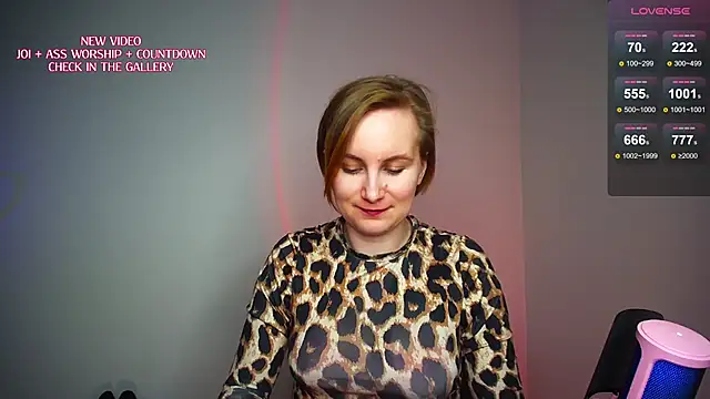 KinkyMissCherry live cam on StripChat