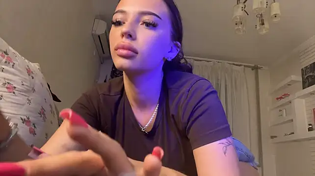 Hannah_xBaby live cam on StripChat