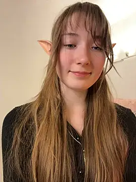 Strawberry_Senpai live cam on StripChat