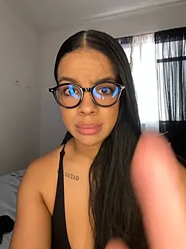 trianawhite live cam on StripChat