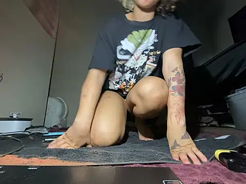Creolegirl19 live sex cam
