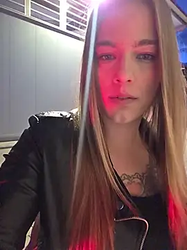 Luna_Lynn live sex cam