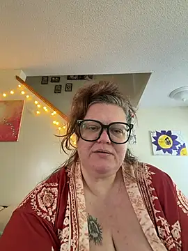ticklesquirt live cam on StripChat