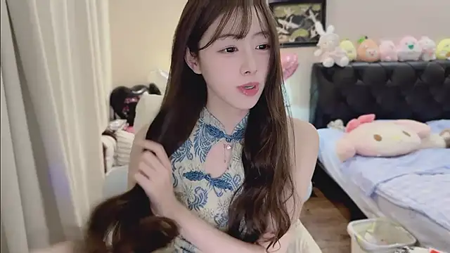 Evacute-top live cam on StripChat