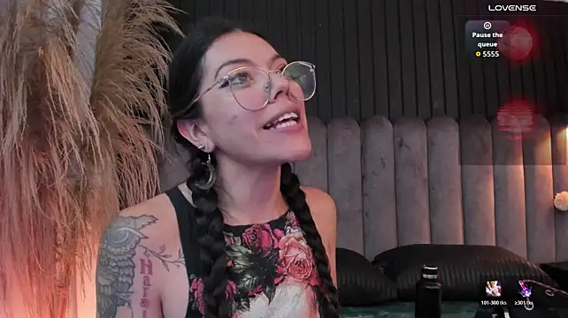 Lanadelrey_1 live cam on StripChat