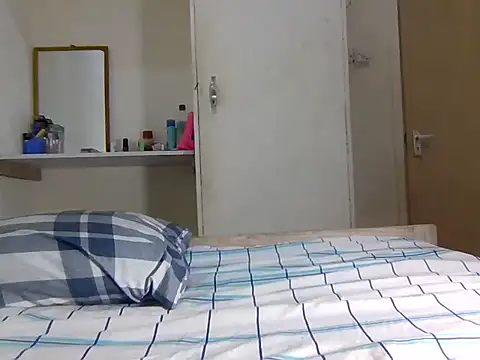 sexy-doll live cam on StripChat