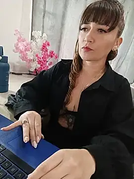 tata_sanz_ live cam on StripChat