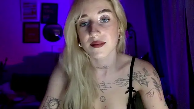 EmmyWet live cam on StripChat