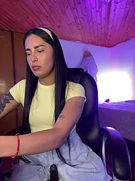 Mavi_pink live cam on StripChat