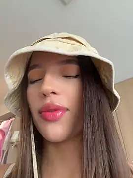 Sofia18_pinkk live sex cam