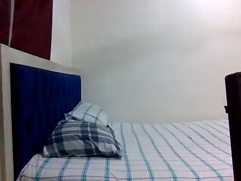 sexy-doll live cam on StripChat