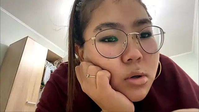 HikkoSinu live cam on StripChat