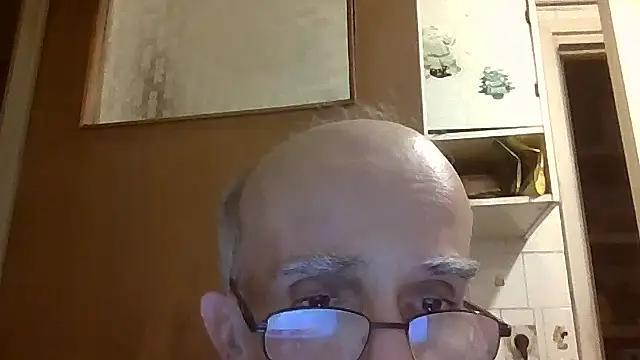 mariusica1@xh live cam on StripChat