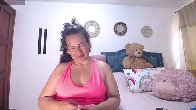 sofiamature01 live cam on StripChat