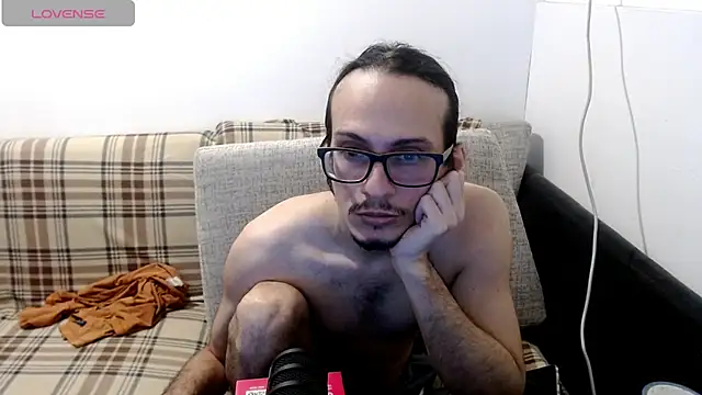 cholitohermoso live cam on StripChat