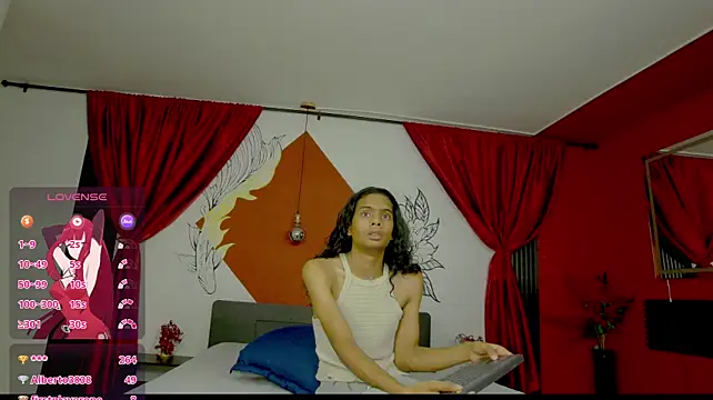 maxi_max0 live cam on StripChat