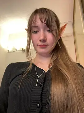 Strawberry_Senpai live cam on StripChat