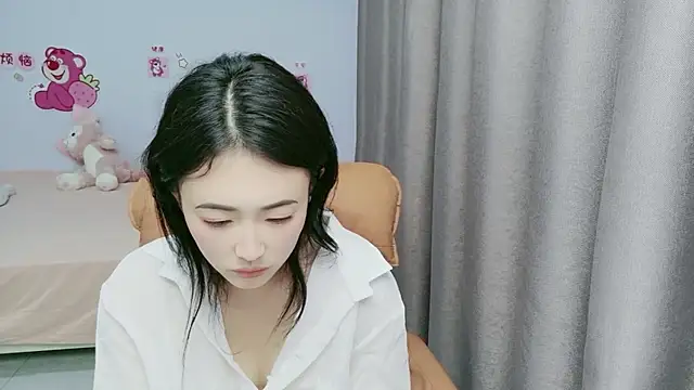 xiaoxuanzaibu live cam on StripChat