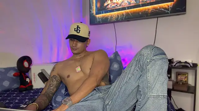 SexxxySquirterStev777 live cam on StripChat