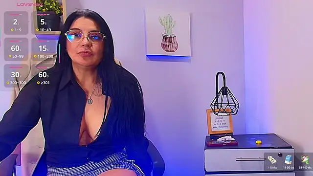 Zuzana21 live cam on StripChat