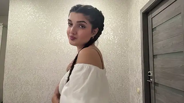 IzzabelSun live cam on StripChat
