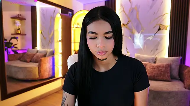 MeganLowell live cam on StripChat