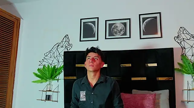 Vincent_Kane live cam on StripChat