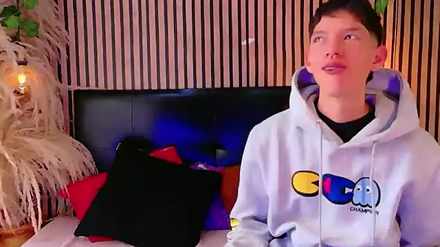 heyy_noah11 live sex cam