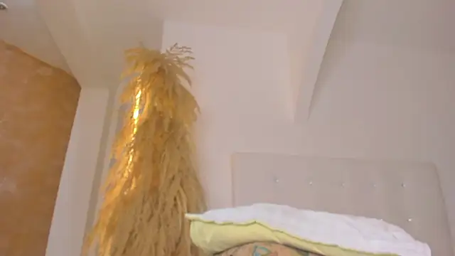 APRILL_FOXX live cam on StripChat